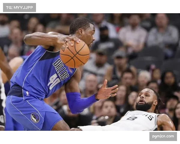 马刺进攻端跑位混乱问题凸显 缺乏明确传切配合致失利